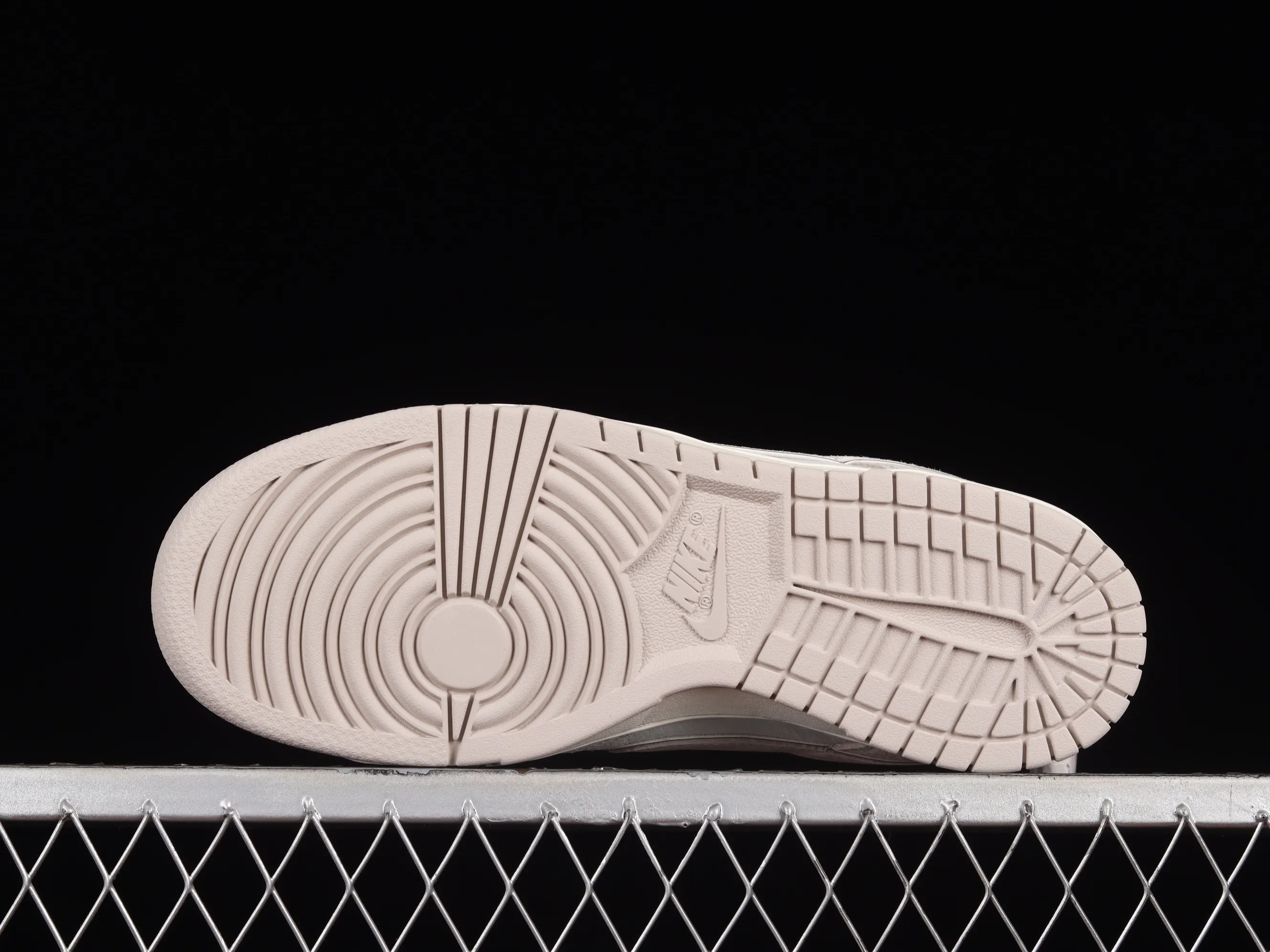 All Categories Nk SB Dunk Series Nk SB Dunk Low Low-top sneakers Otomo Katsuhiro x Nk SB Dunk Low "Steamboy OST" Creative customization collaboration Otomo Katsuhiro joint SB low-top sports and leisure sneakers DQ2366-166
